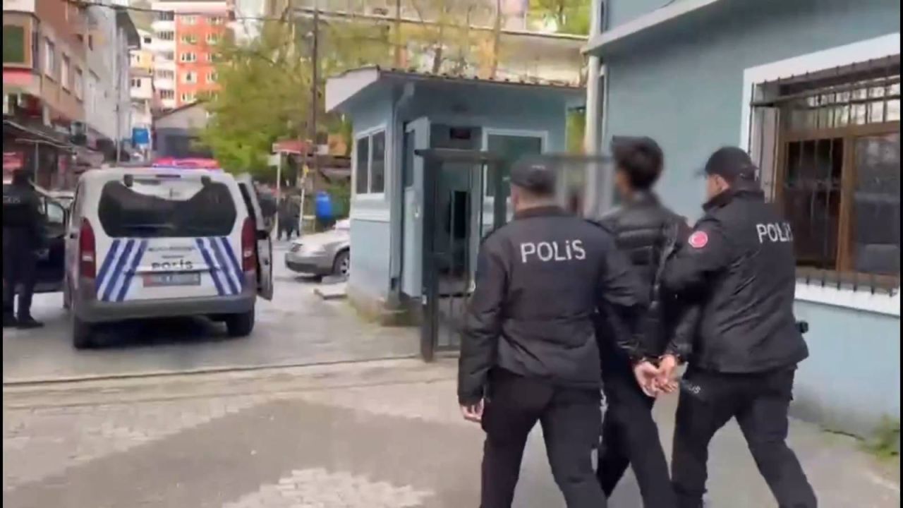 "Çakarlı Sürücüye 146 Bin Tl Ceza; Vali Gül'den "Yeğenim Değil" Açıklaması"
