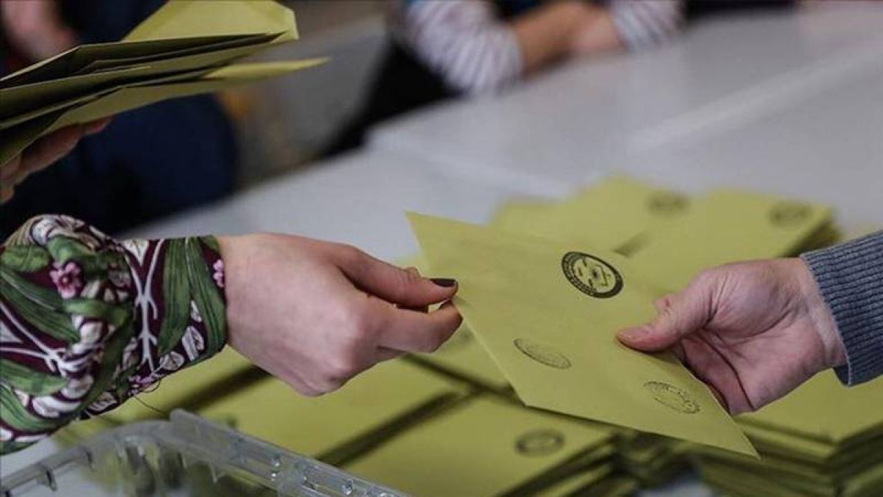 Ali bayramoğlu: İktidar sanıldığı kadar oy kaybetmiyor
