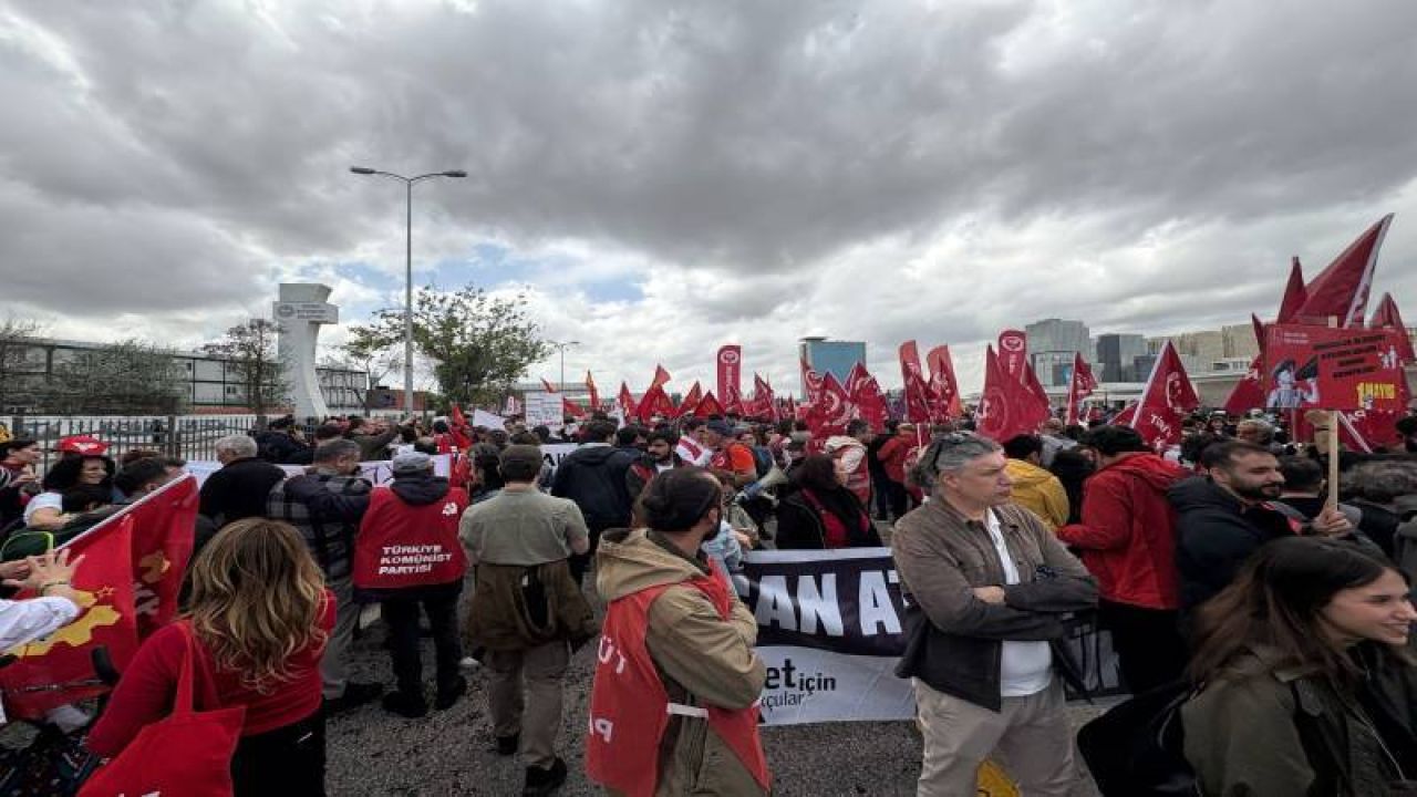 Ankara'da 1 mayıs kutlamaları için tandoğan meydanı'na yürüyüş başladı
