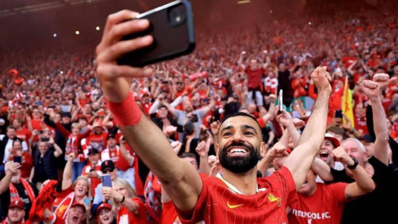 Özkök'ten Soyunma Odası Anısı: "İki Ayyaşı Hatırlayıp Ayağa Kalktım"
