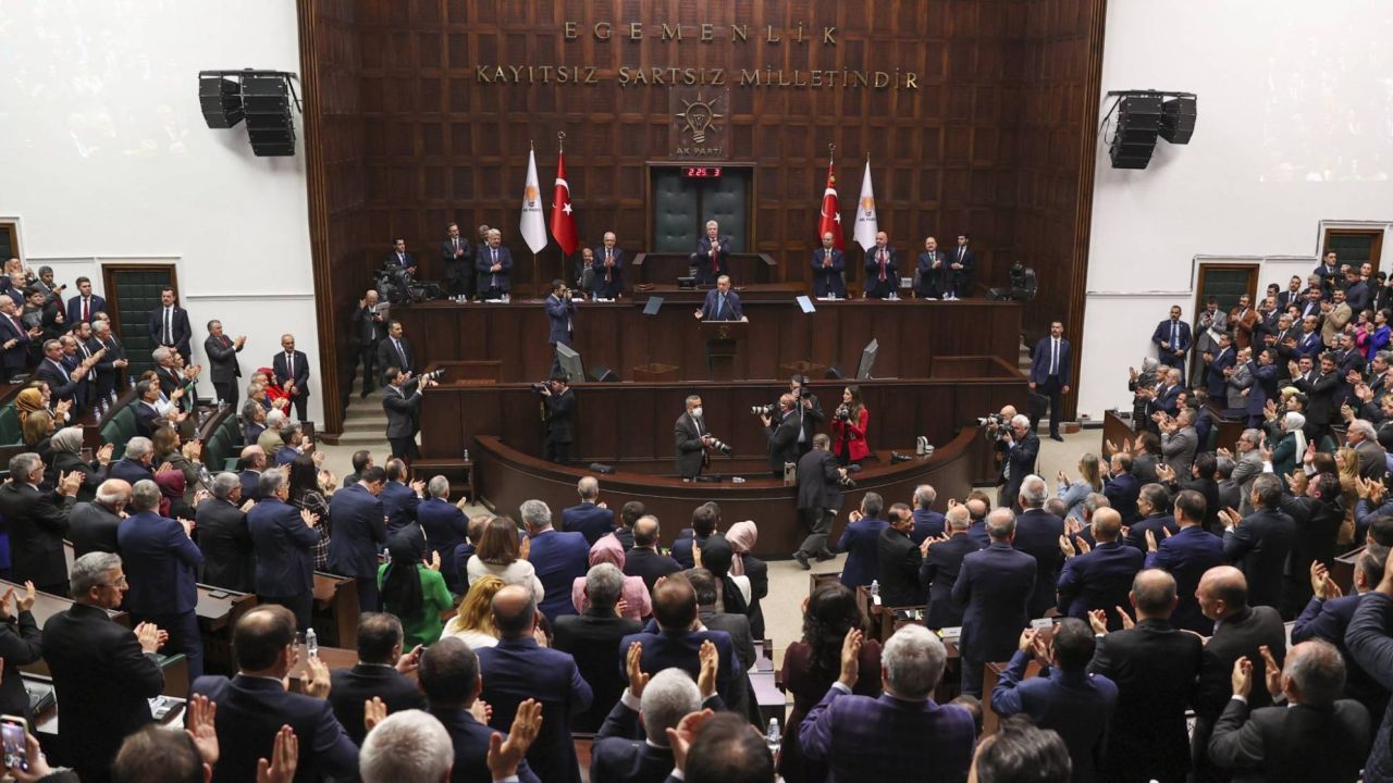 Akp'Li Vekillerden: Bakanlarla Rahatız, Bürokratları Aşmak Zor
