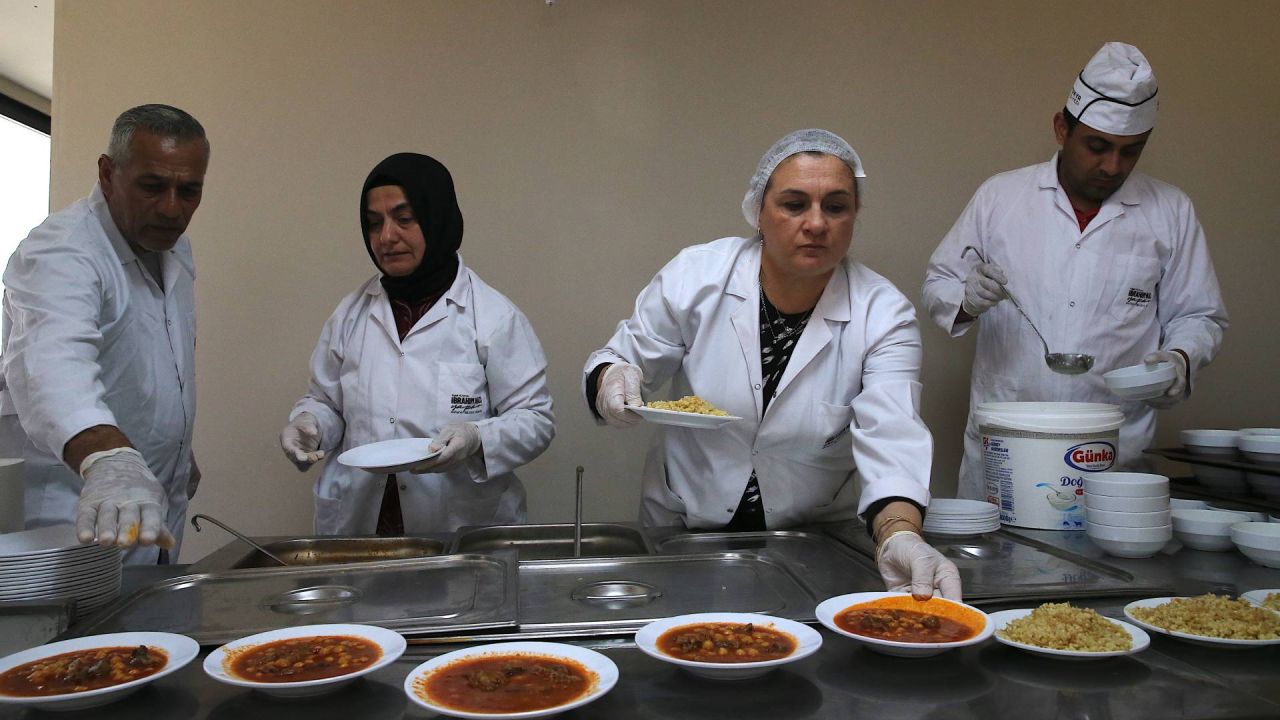 Chp'nin Kent Lokantası'na Rakip: Akp'li Belediyeden Millet Lokantası
