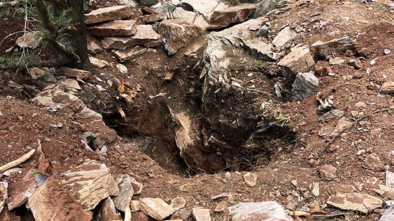 Eski Vali İle Emekli Albay Define Ararken Yakalandı
