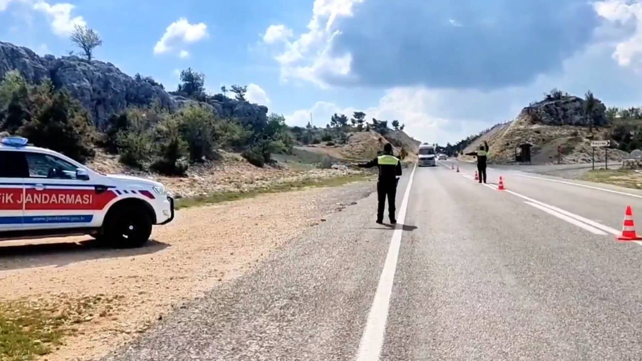 Bakan Yerlikaya: İlk 4 Ayda Havadan Trafik Denetiminde 37 Bin Araç Ve Sürücüye İşlem Yapıldı
