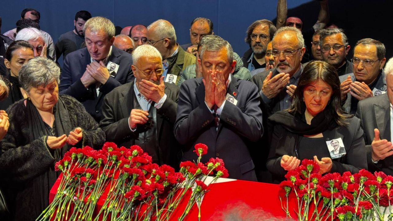 Özgür Özel'den Sırrı Süreyya Önder Anmasında Barış Vurgusu
