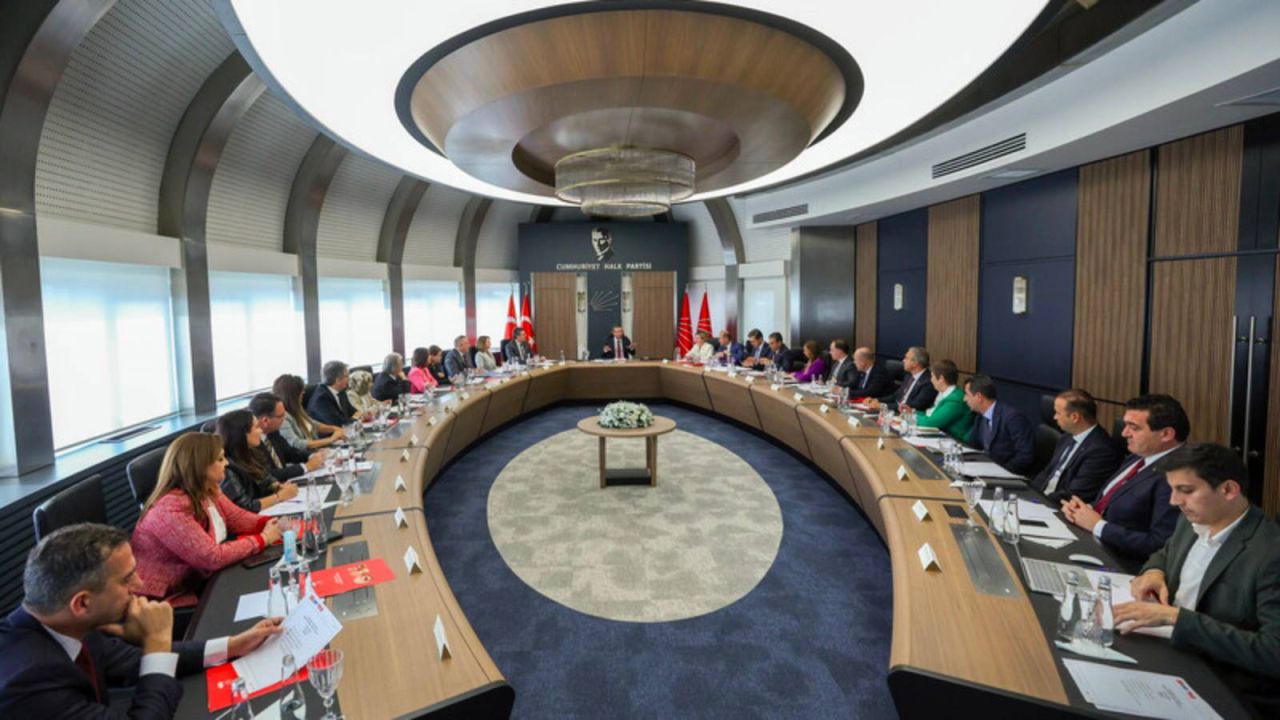 Chp Myk Toplandı: Gündem Özel'e Yapılan Fiziki Saldırı
