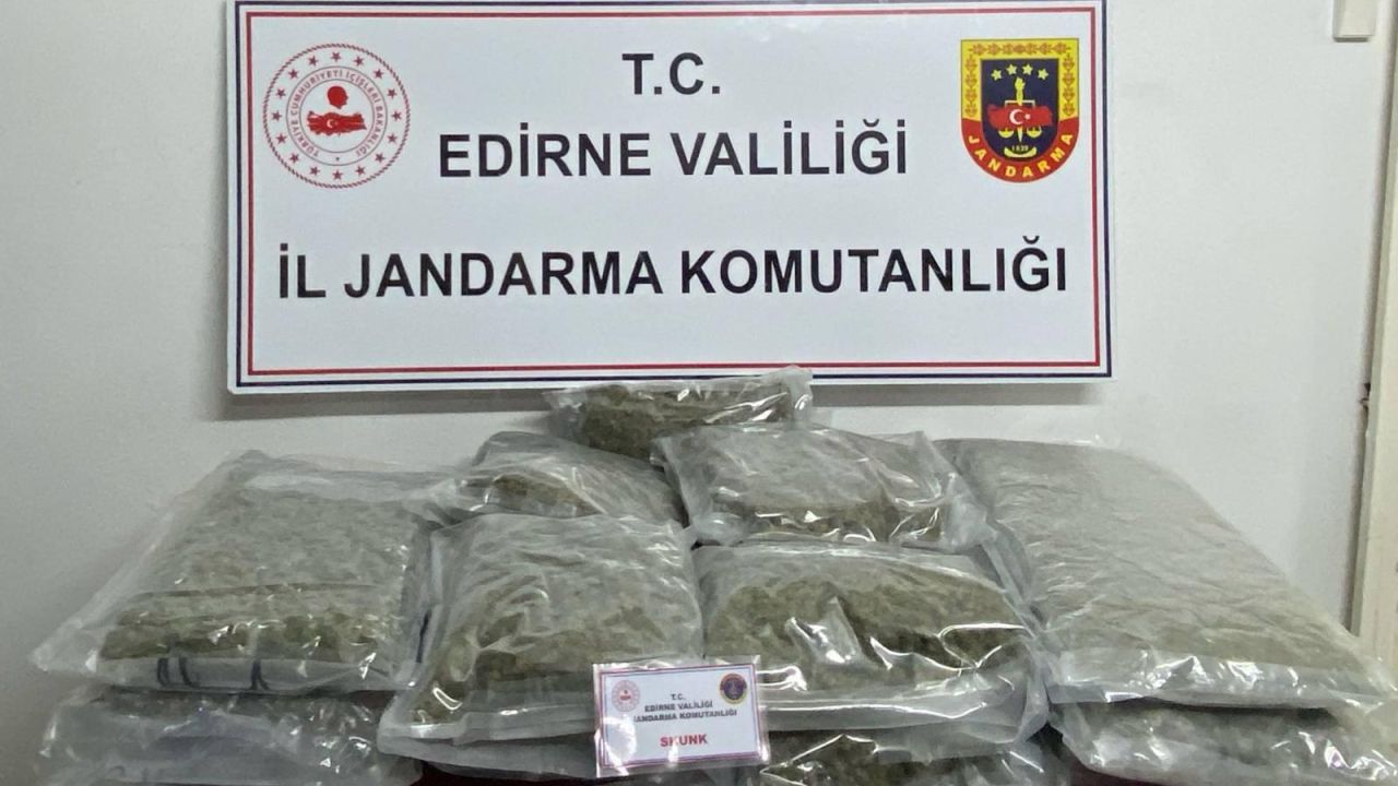 Otomobilde 16 Kilo 500 Gram Skunk Ele Geçirildi
