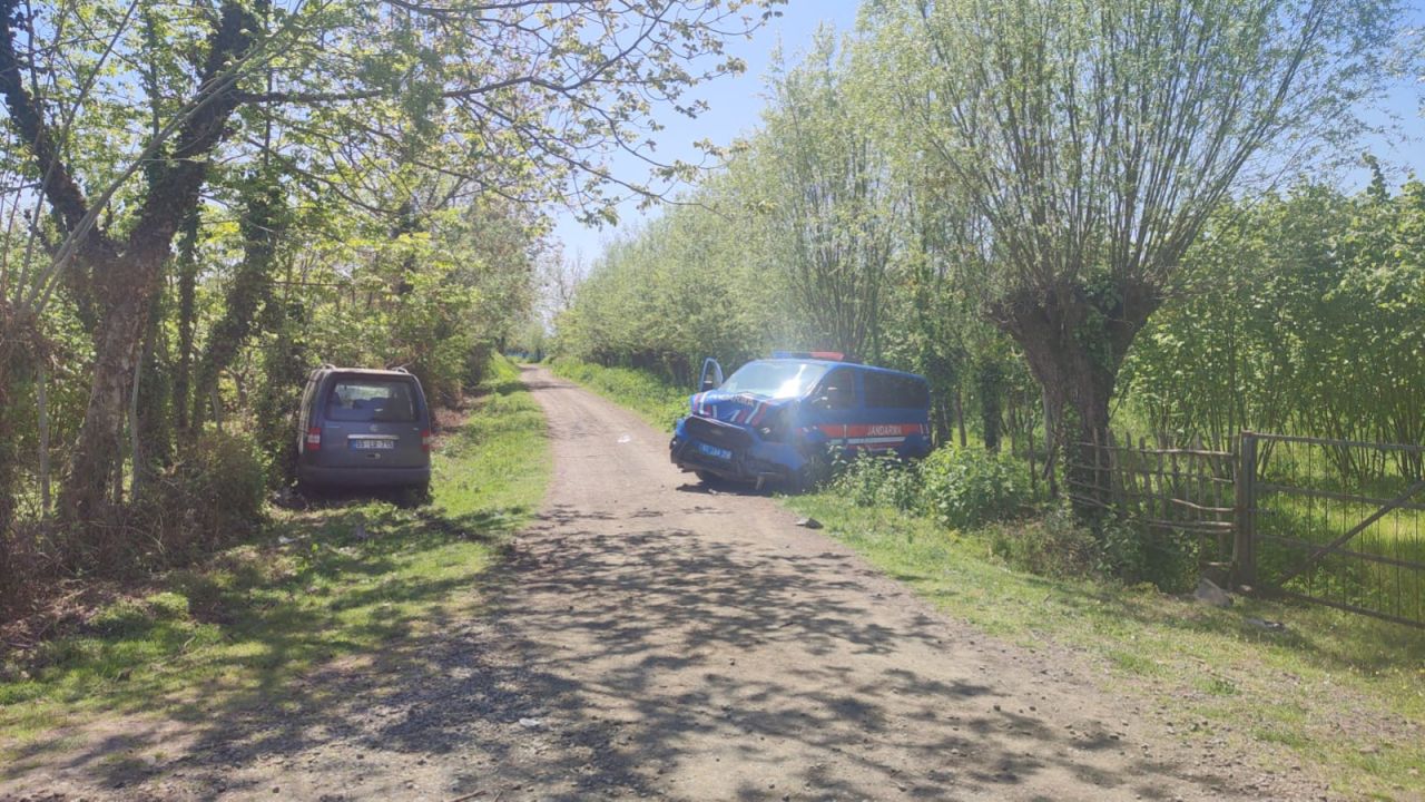 Samsun'da Jandarma Aracına Çarpan Sürücü Hayatını Kaybetti
