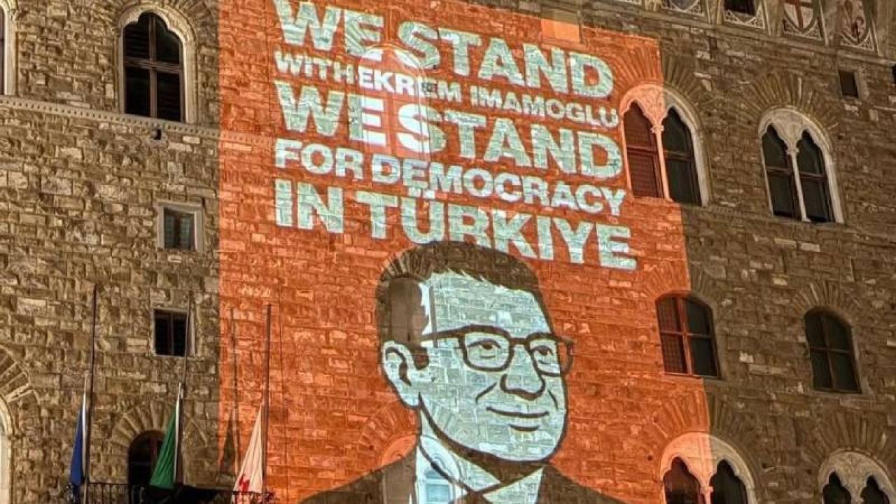 Ertuğrul Özkök: Duvardaki İmamoğlu Mesajı 13 Avrupa Şehrine Yayıldı
