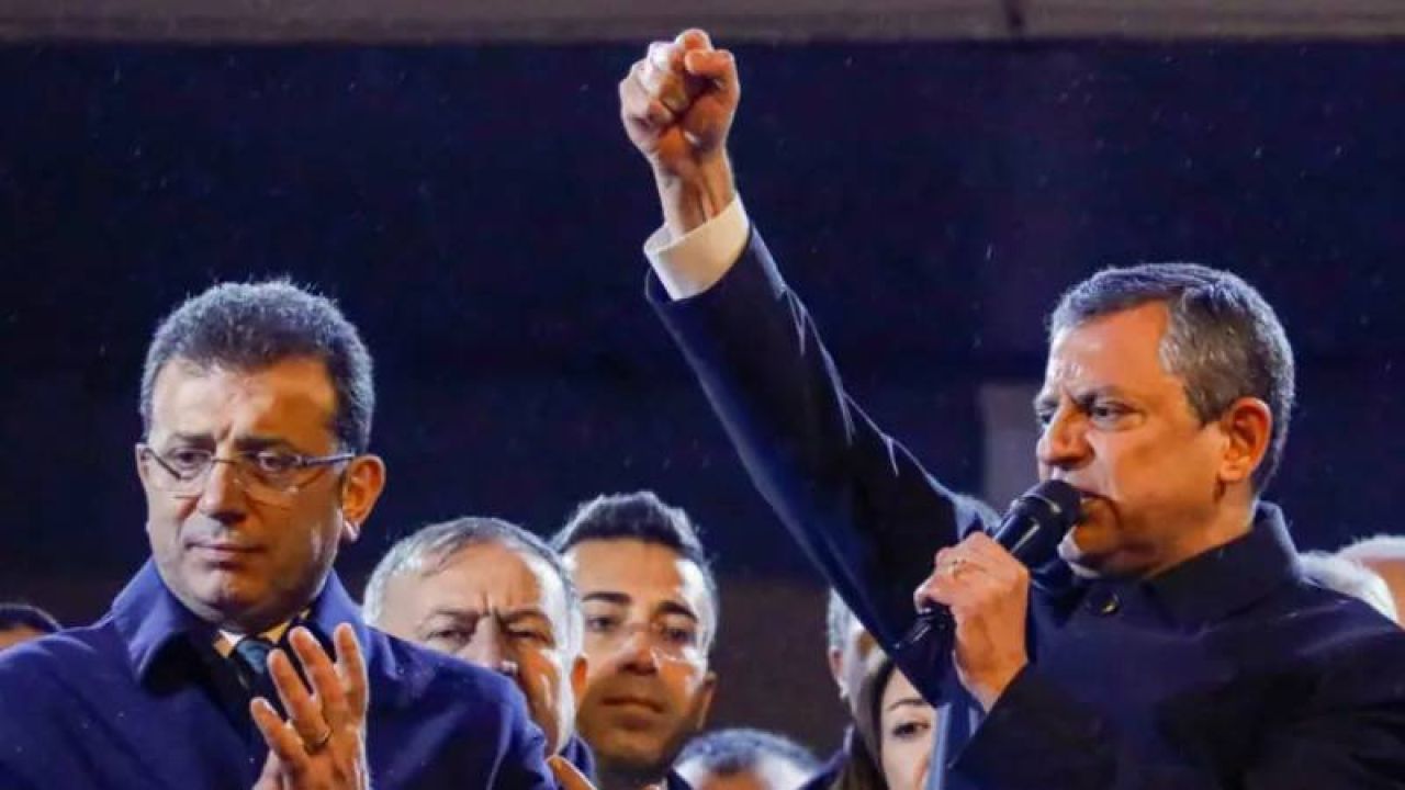 Yeni Şafak Yazarı Çelik: Özel'e Saldırının Amacı İktidara Zarar Vermekti
