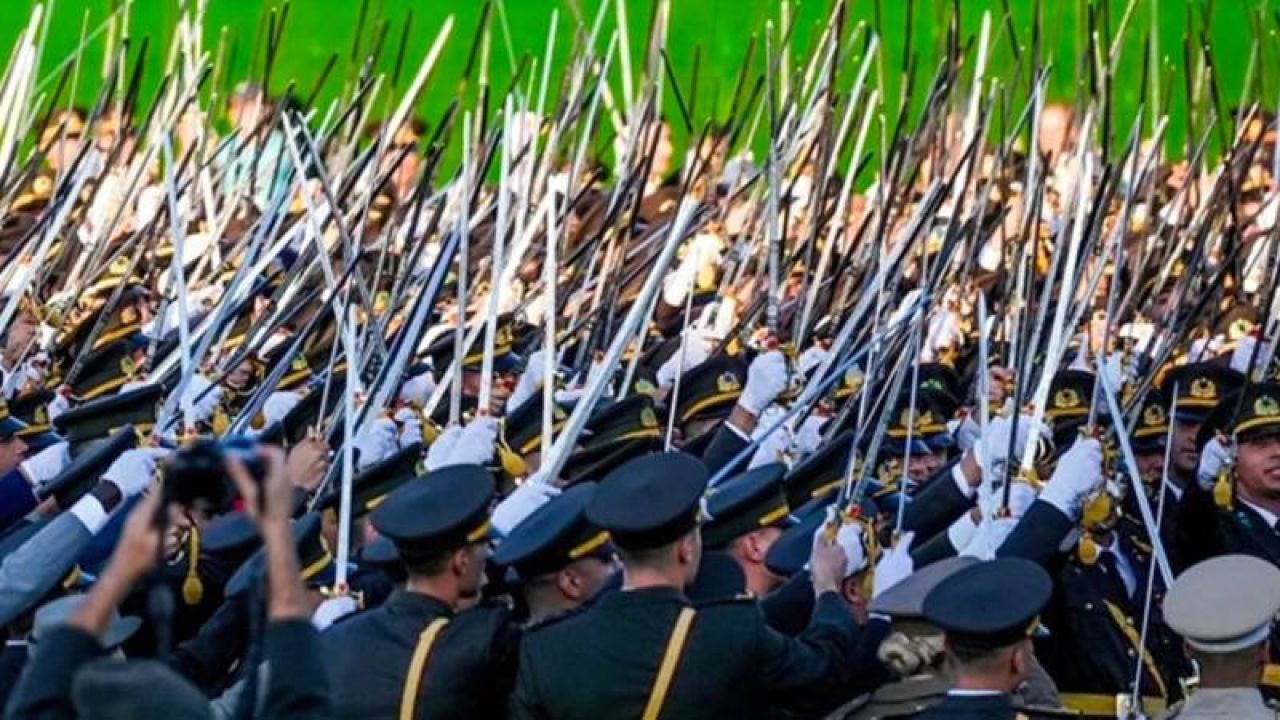 Mahkeme, Atatürk Fotoğrafı Takmayı Reddeden Teğmenin İhracını Onaylamadı