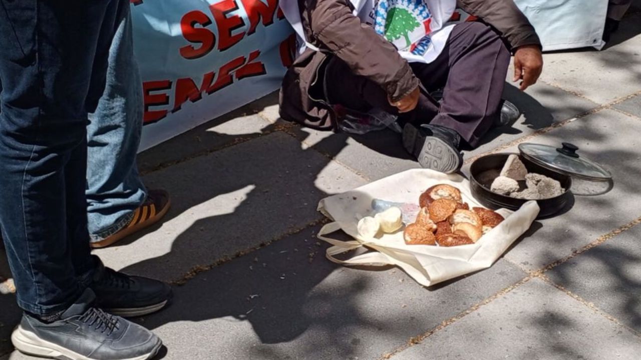 Emekliler Tüik Önünde: "Bu İktidar Gitmedikçe Kimsenin Yüzü Gülmeyecek"
