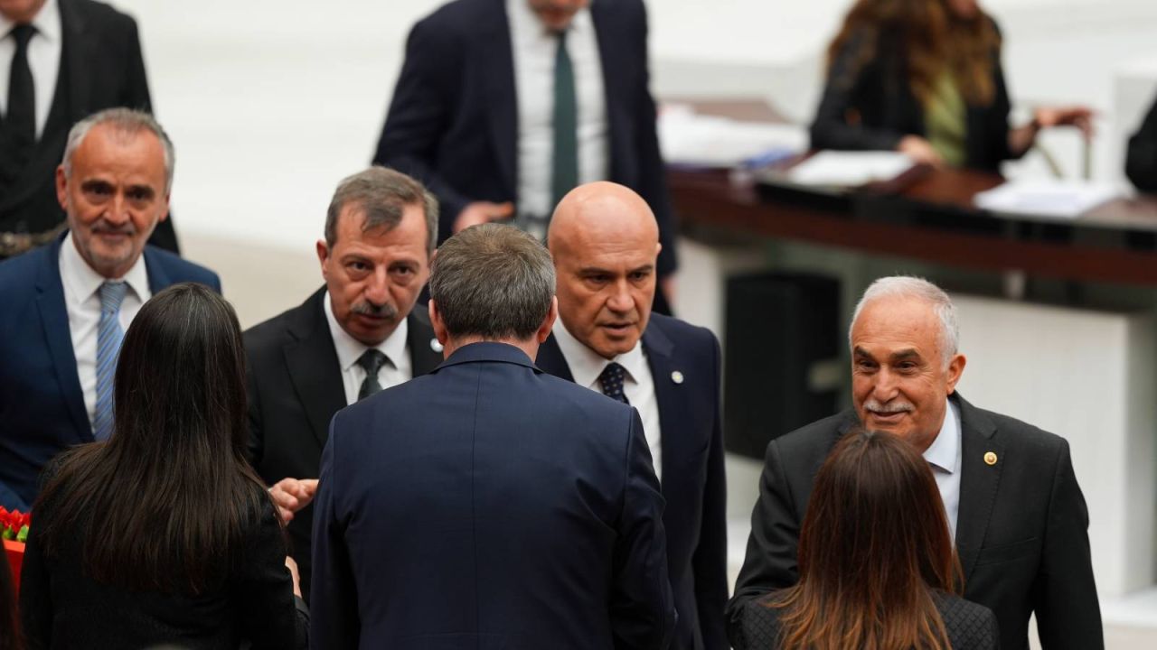 Dem Parti, Meclis'te Sırrı Süreyya Önder İçin Taziyeleri Kabul Etti
