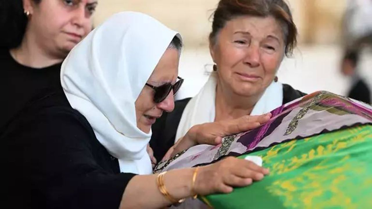 Şişli'de Eski Eşi Tarafından Öldürülen Bahar Aksu Toprağa Verildi
