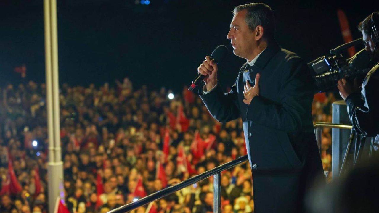 Özgür Özel Bursa'da: Millet İradesine Sahip Çıkıyor Mitingi