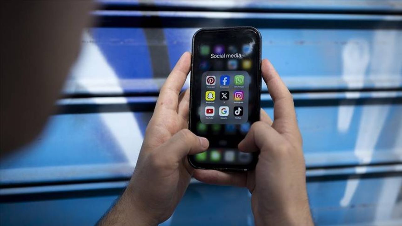 Türkiye'de Sosyal Medya Kullanıcısı Sayısı 58,5 Milyona Ulaştı: En Çok Hangi Platformda Zaman Geçiriliyor?
