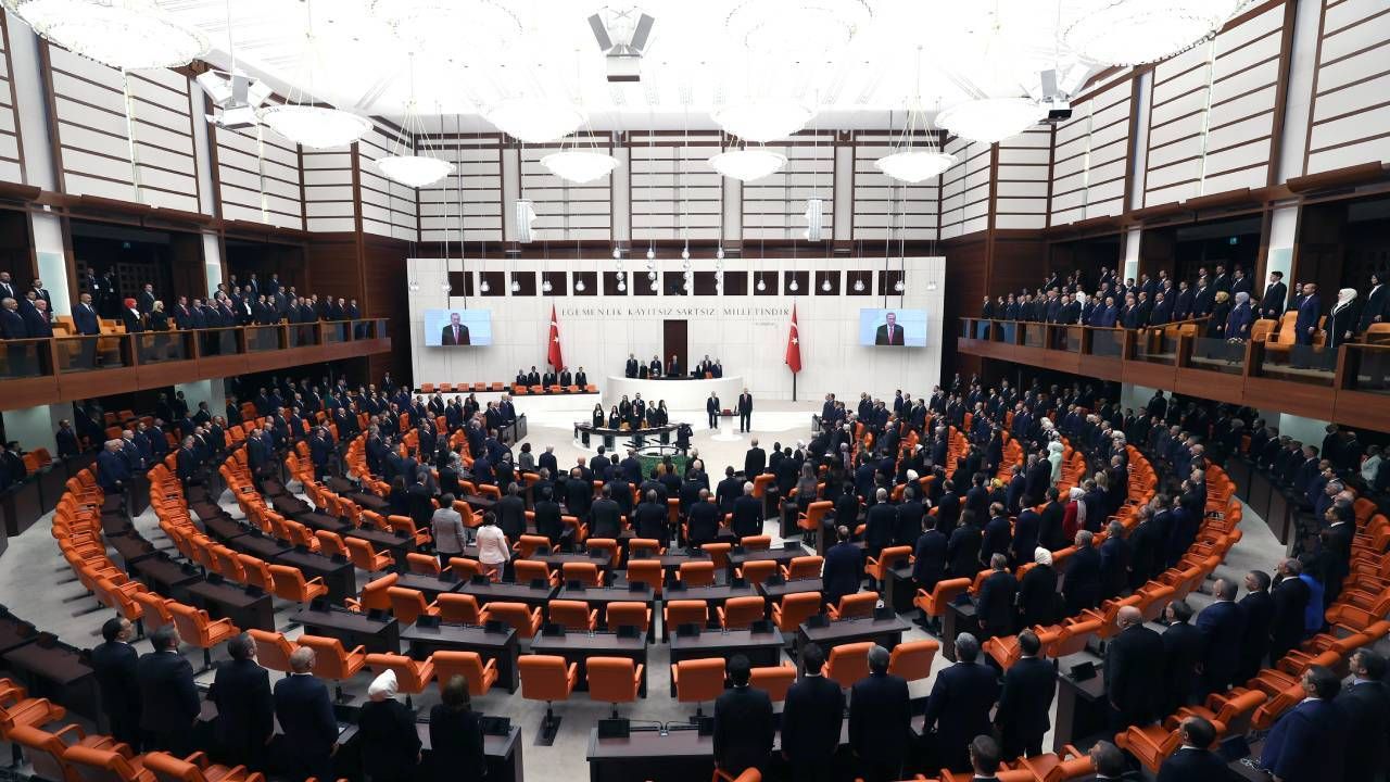 Erdoğan'ın Hedef Göstermesiyle Mhp Harekete Geçti: Sokak Röportajlarına Yönelik Kanun Teklifi Meclis'te