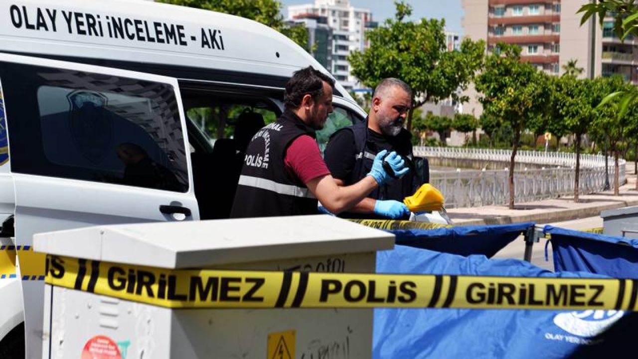 Adana'da Çöp Konteynerinde İnsan Kafatası Bulundu
