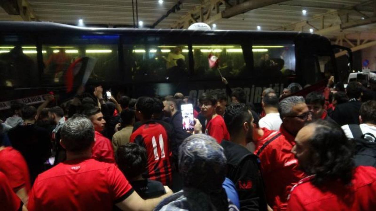 Gençlerbirliği'ne Esenboğa'da Coşkulu Karşılama
