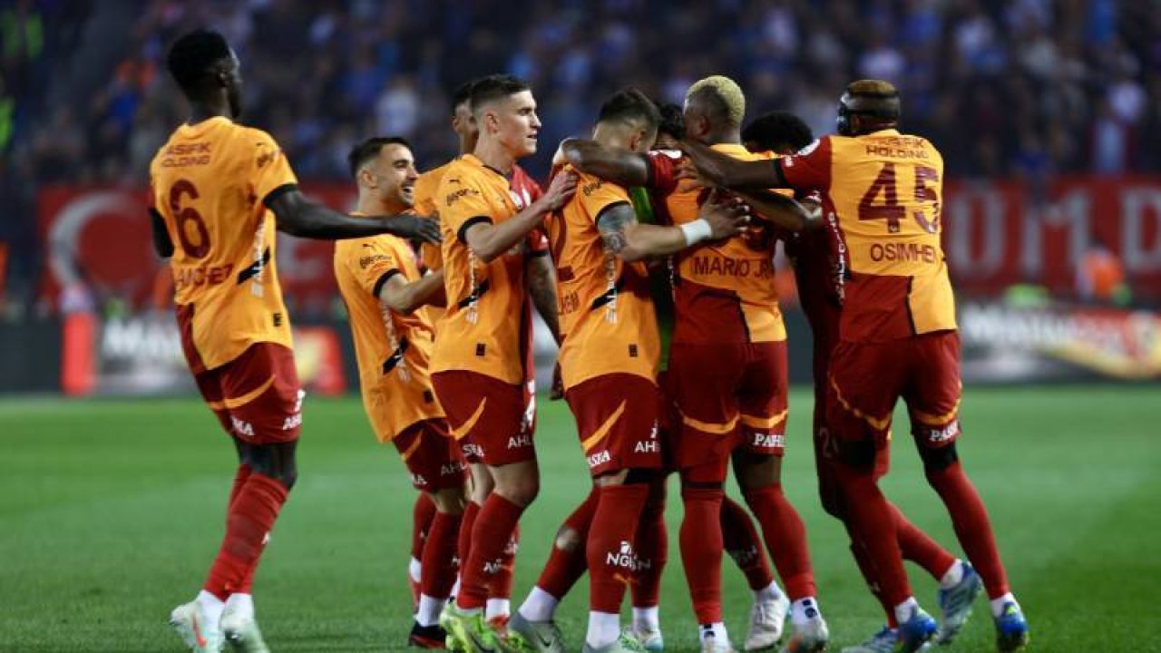 Galatasaray Tarihi Şampiyonluğa Koşuyor
