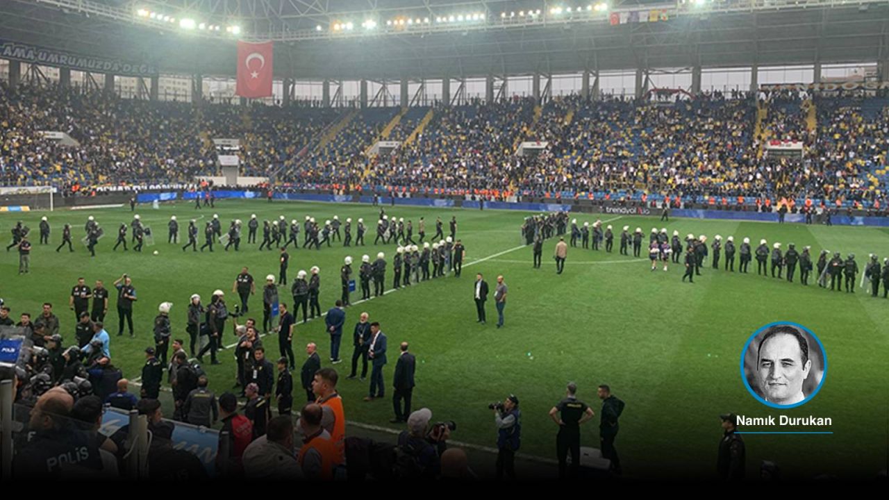 Amedspor Maçında Gerginlik: Bayrak Açıldı, Sloganlar Atıldı, Saha Karıştı
