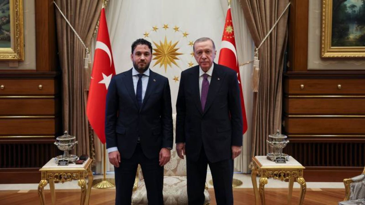 Uid Dergisinde Kenan Aslan'a "Büyük Lider", Eşine "First Lady" Denildi
