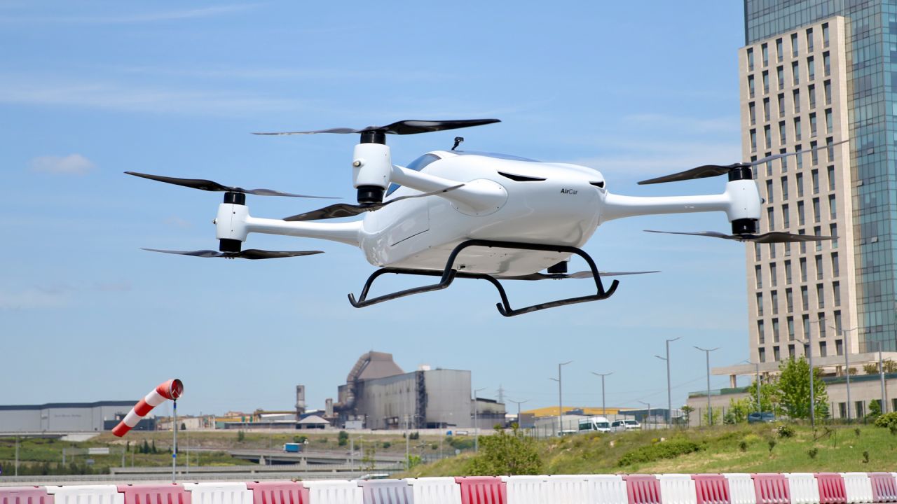 İki Kişilik Elektrikli Uçan Araba 2026 Sonunda Trafikte
