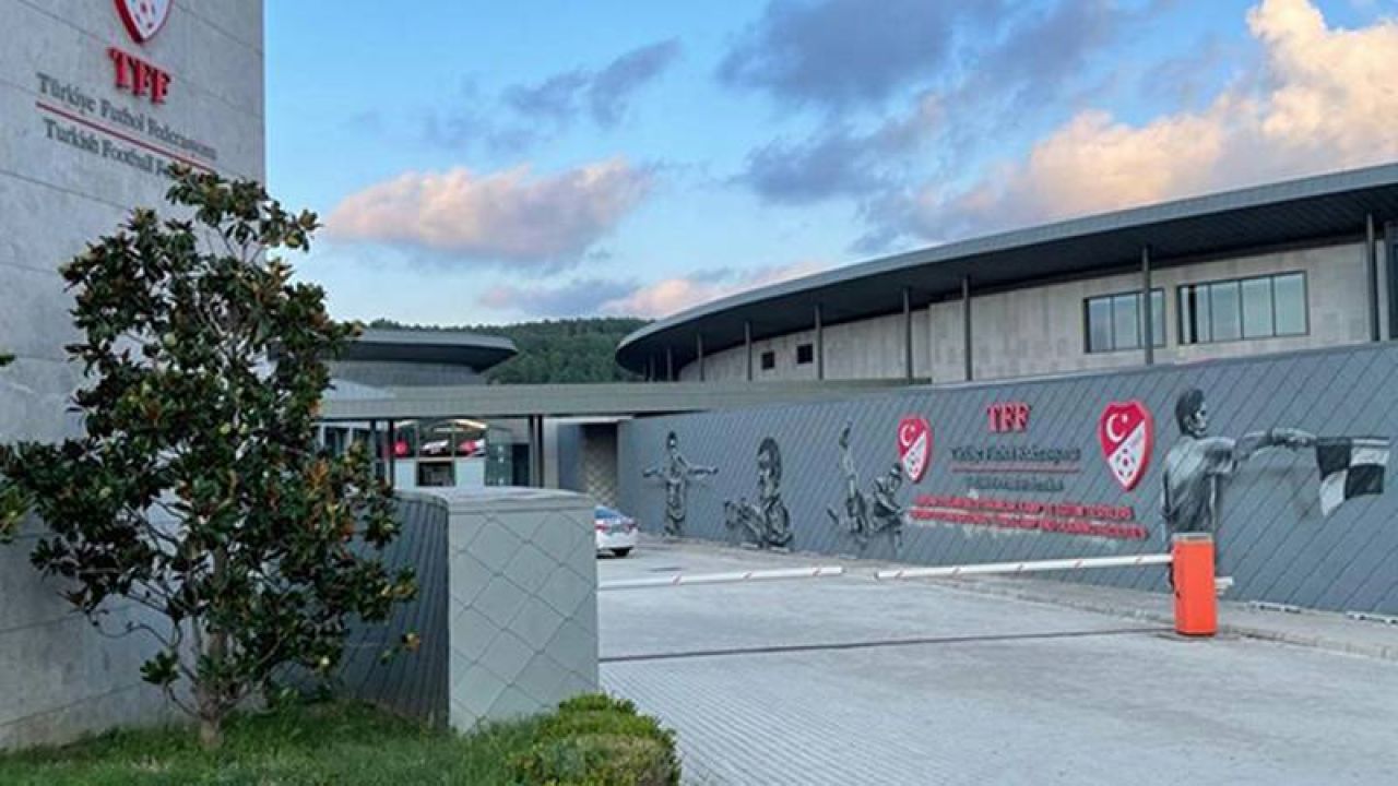 Galatasaray'da 4 İsim Pfdk'ye Sevk Edildi
