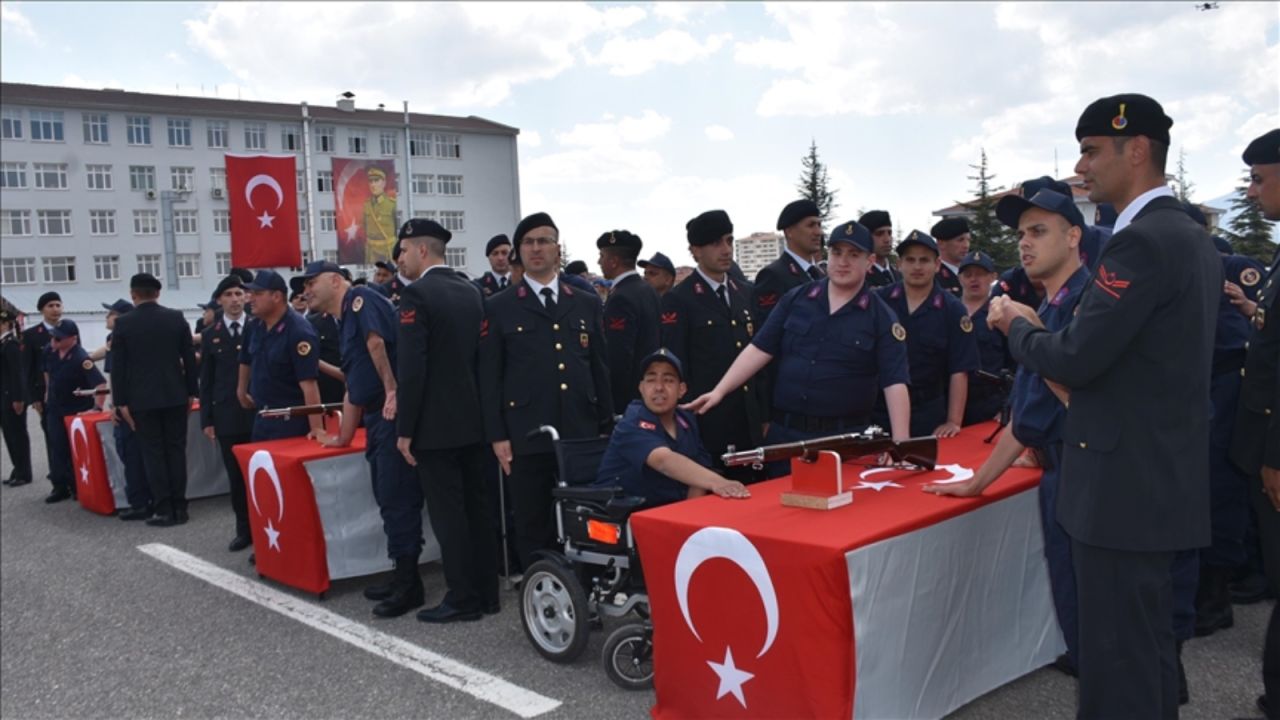 İstanbul'da Engelli Gençler Temsili Askerlik Yaptı
