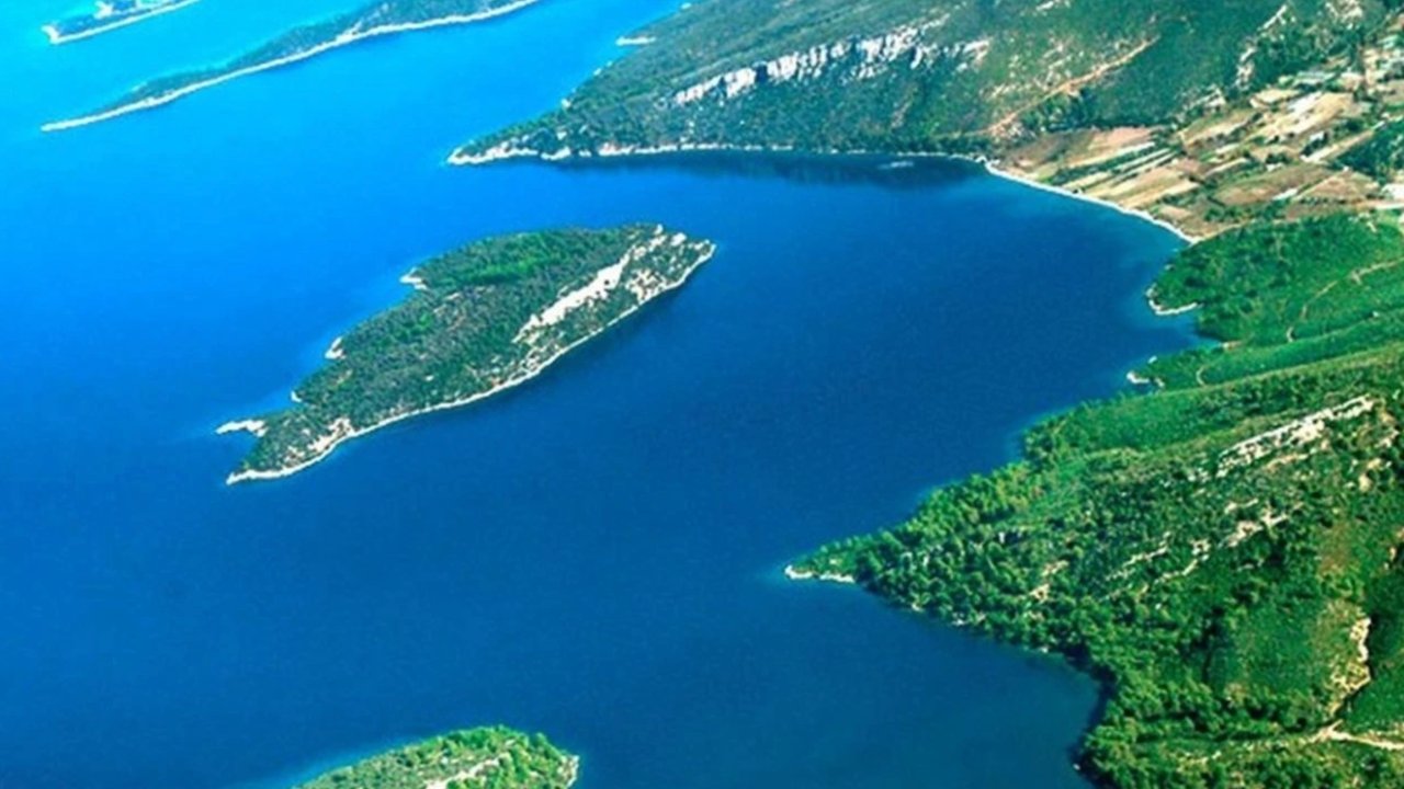 İsviçre’nin Verzasca Nehri’yle yarışıyor; tüm dünyadan akın akın turisti Ege’ye çekiyor!