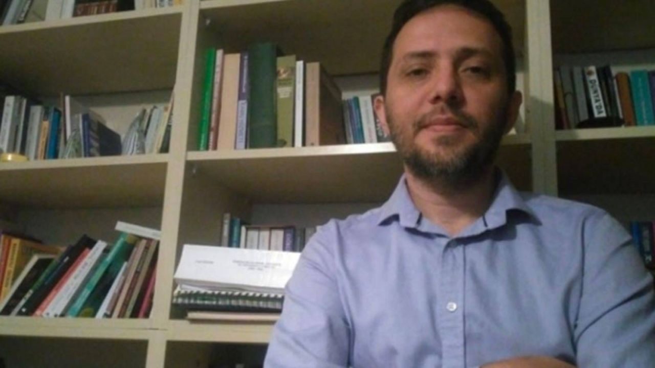 Akademisyen Barış Yiğiter'e Evinin Önünde Silahlı Saldırı
