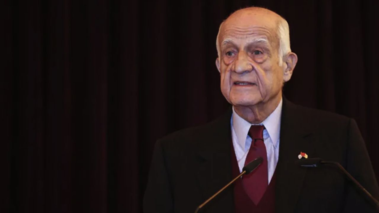 Galatasaray Eğitim Vakfı'nda Tarihi Değişiklik: İnan Kıraç Görevini Bıraktı
