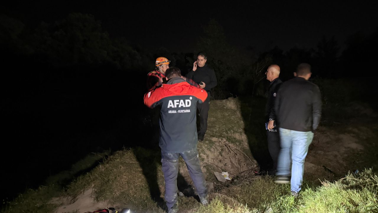 Nehirde Kayıp İhbarı Ekipleri Harekete Geçirdi, Telefon Ve Cüzdan Bulundu
