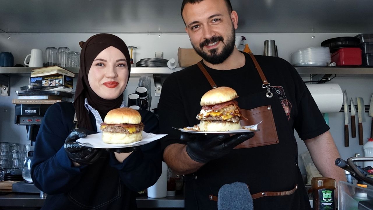 Gündüz Doktor, Akşam Hamburgerci
