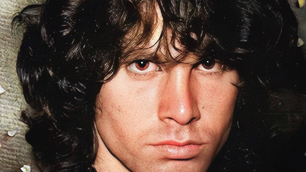 Jim Morrison'ın Çalınan Büstü 37 Yıl Sonra Bodrumda Bulundu