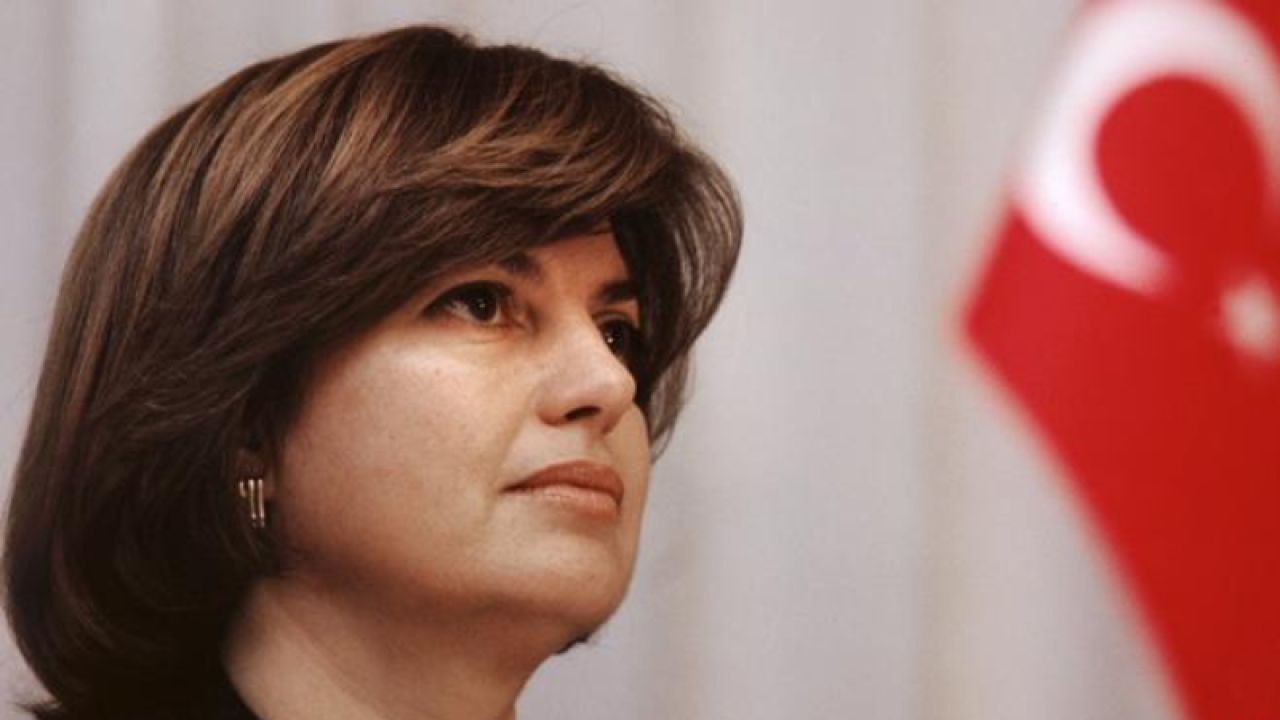 Ertuğrul Özkök'ten İlginç Anı: Hürriyet Yazarı Başbakan'a Grappa Eşliğinde Devrimci Şarkı Söyledi
