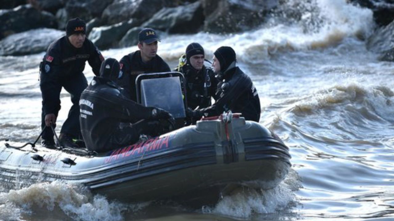 İzmir'de Kayıp Şahsın Cesedi Gölette Bulundu
