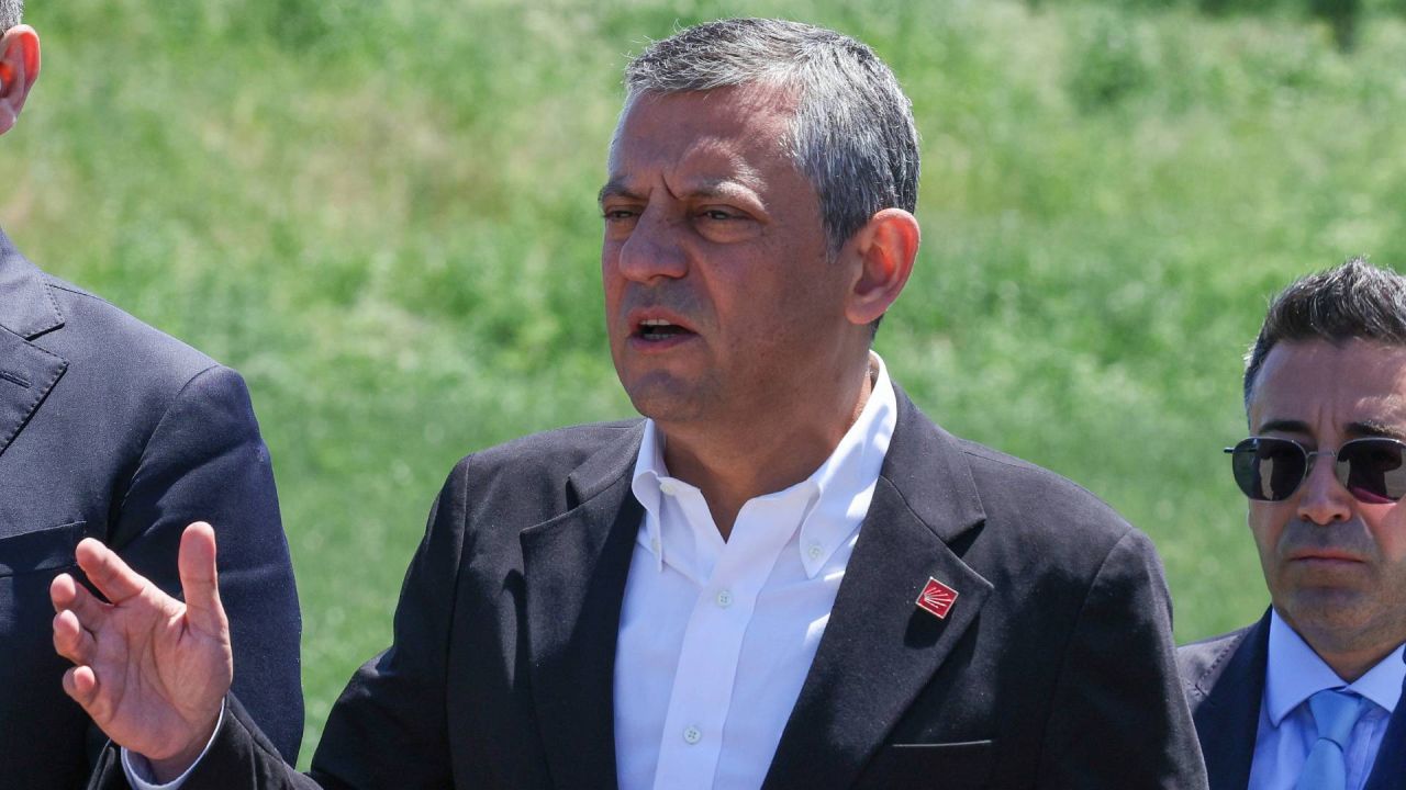 Özel'den Anayasa Mahkemesi'ne Ziyaret: Yürütmeyi Durdurma Kararı Talebi
