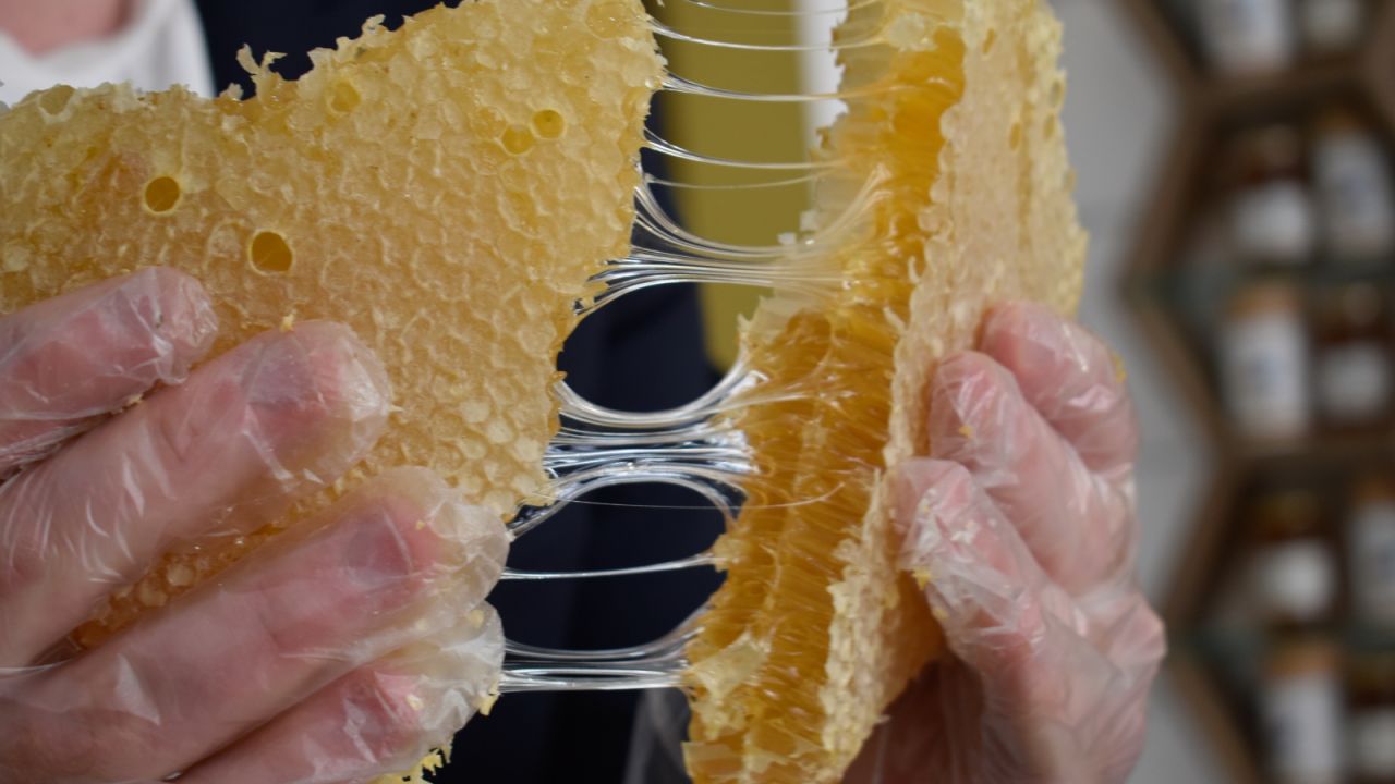 Bitlis Balı Paris'te İkinci Kez "Altın Bal" Ödülü Aldı
