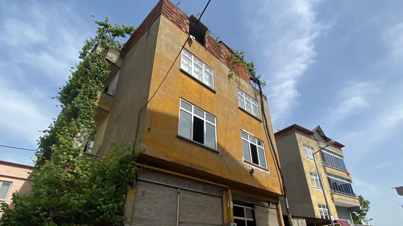 Ev Yangınında Ağır Yaralandı, Benzin Ve Kibrit Bulundu
