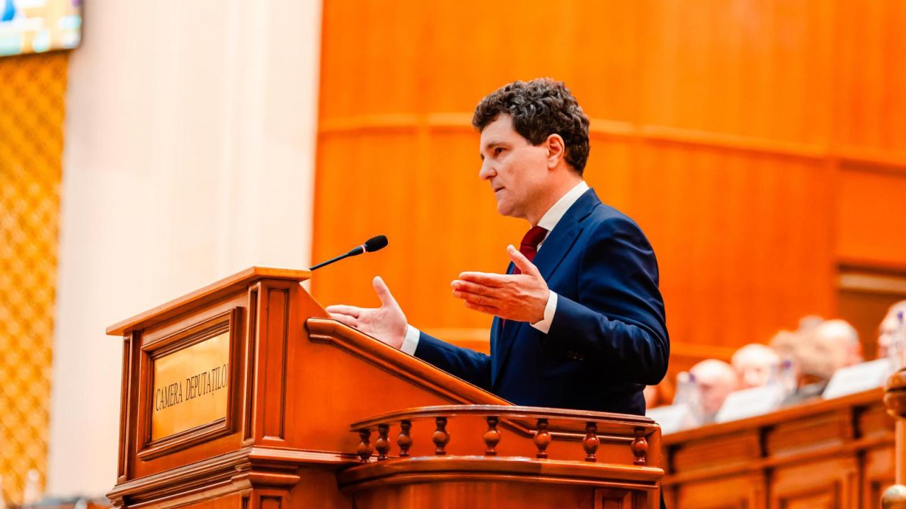 Romanya'nın Yeni Cumhurbaşkanı Nicuşor Dan Göreve Başladı
