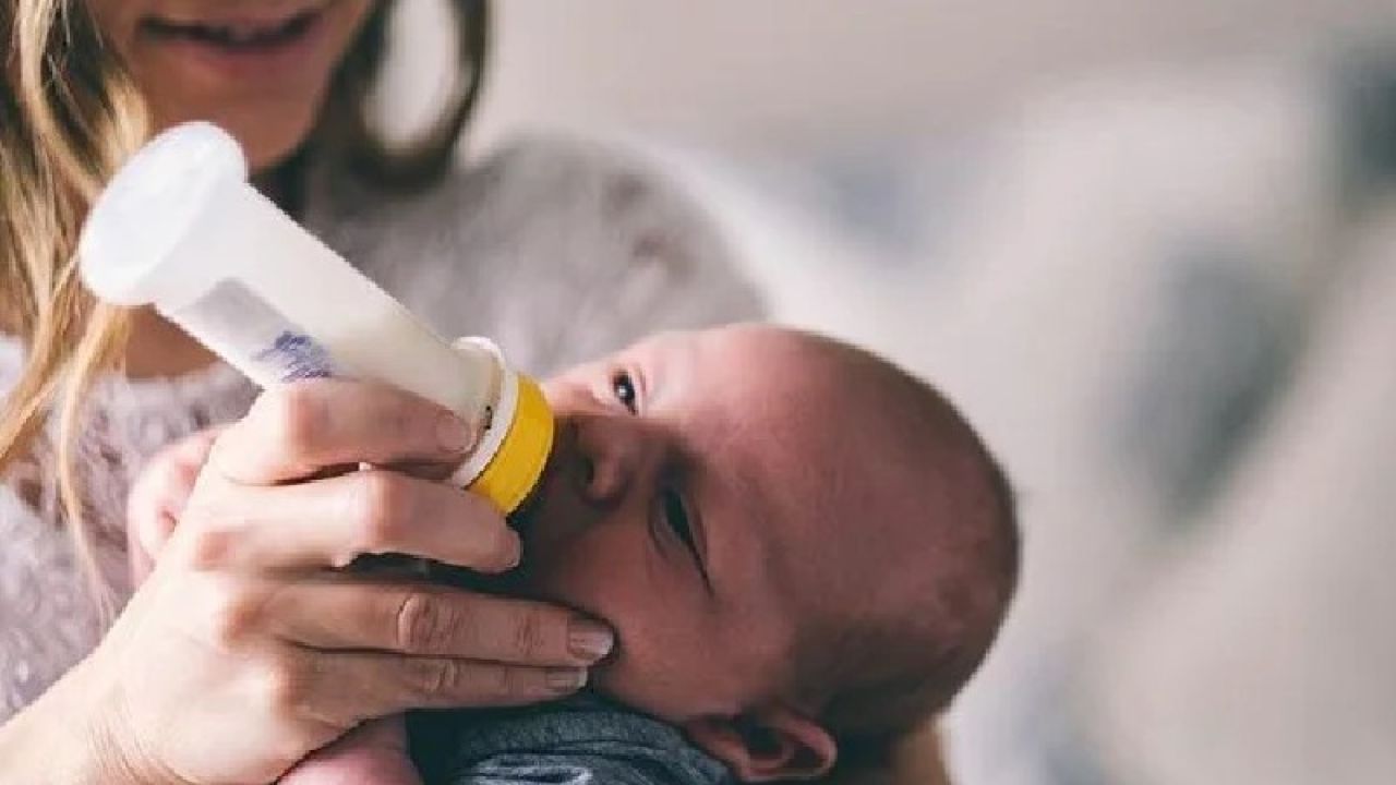 Ticaret Bakanlığı'ndan Anne Sütü Satışına Yasak
