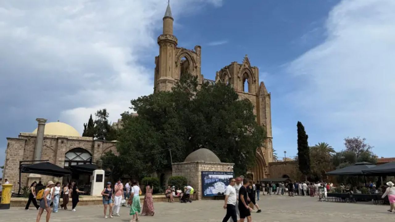 Kuzey Kıbrıs Türk Yönetimi Hangi Yolları İzleyecek?
