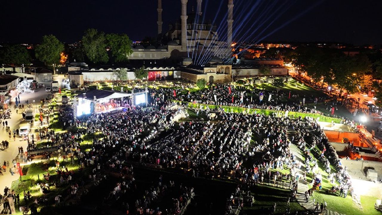 İstanbul'un Fethi'nin 572. Yıl Dönümünde Fatih'te Yürüyüş
