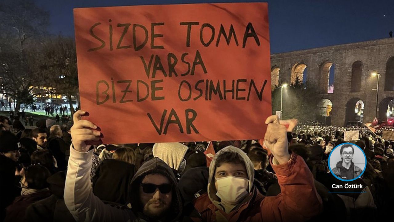 Saraçhane'de "Sizde Toma Varsa Bizde Osimhen Var" Pankartı Taşıyan Tutuklu 2 Öğrenci Tahliye Edildi
