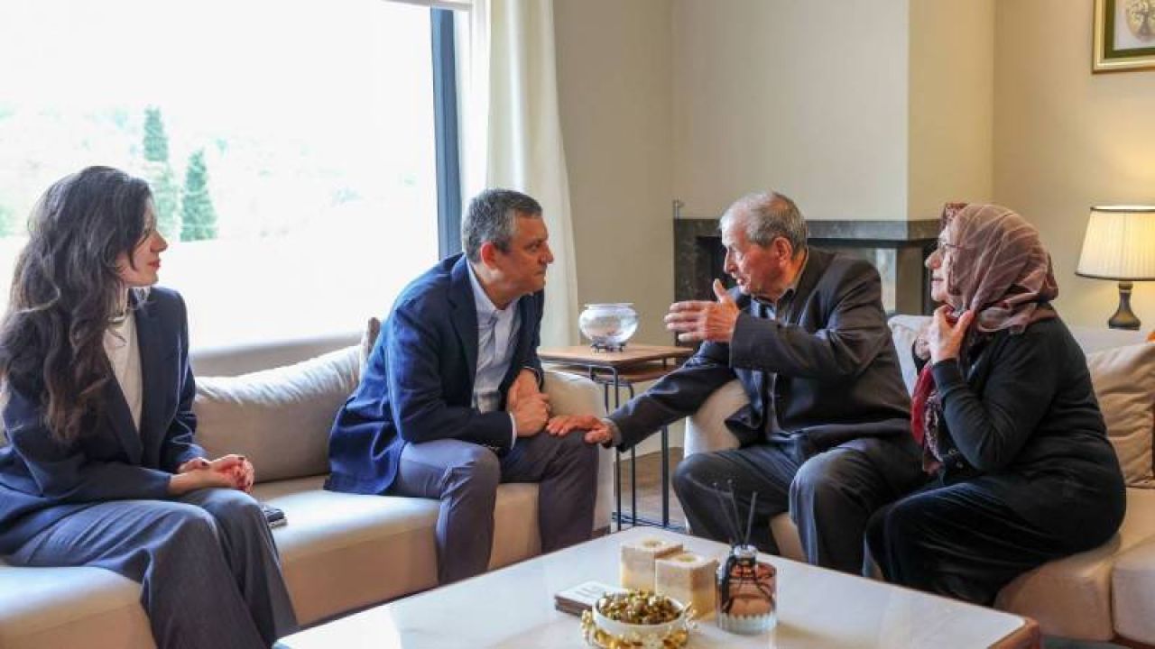 Özel'den İmamoğlu'nun Özel Kalem Müdürünün Ailesine Ziyaret
