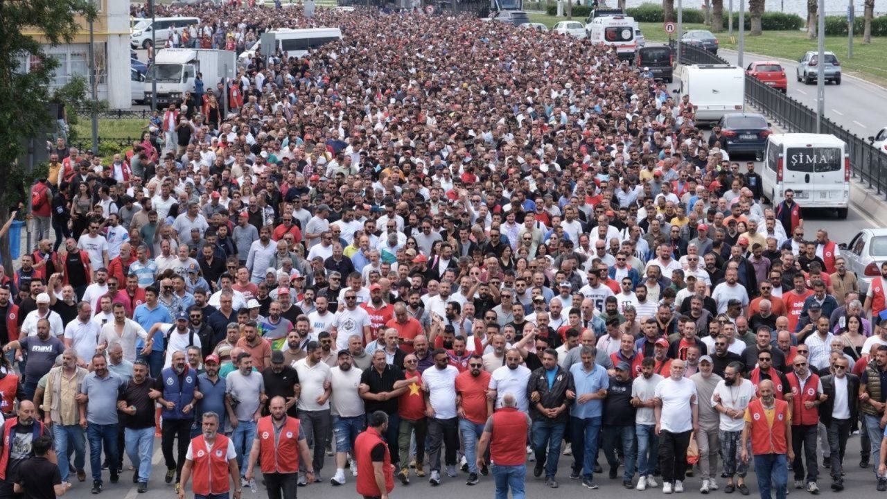 İzmir'de Grev: Sendika Ve Belediye Temsilcileri TİS İçin Bir Araya Geldi
