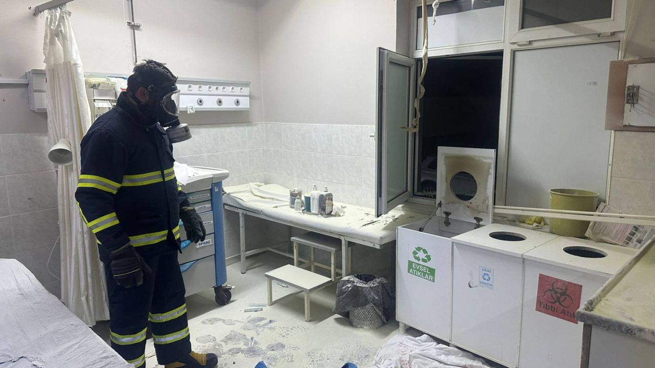 Hastanede Tıbbi Dolum Esnasında Şişe Patladı: 1 Yaralı
