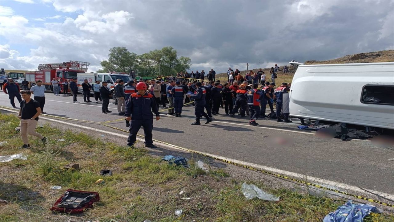 Cenaze Dönüşü Midibüs Kazası: 2 Ölü, 5'i Ağır 27 Yaralı

