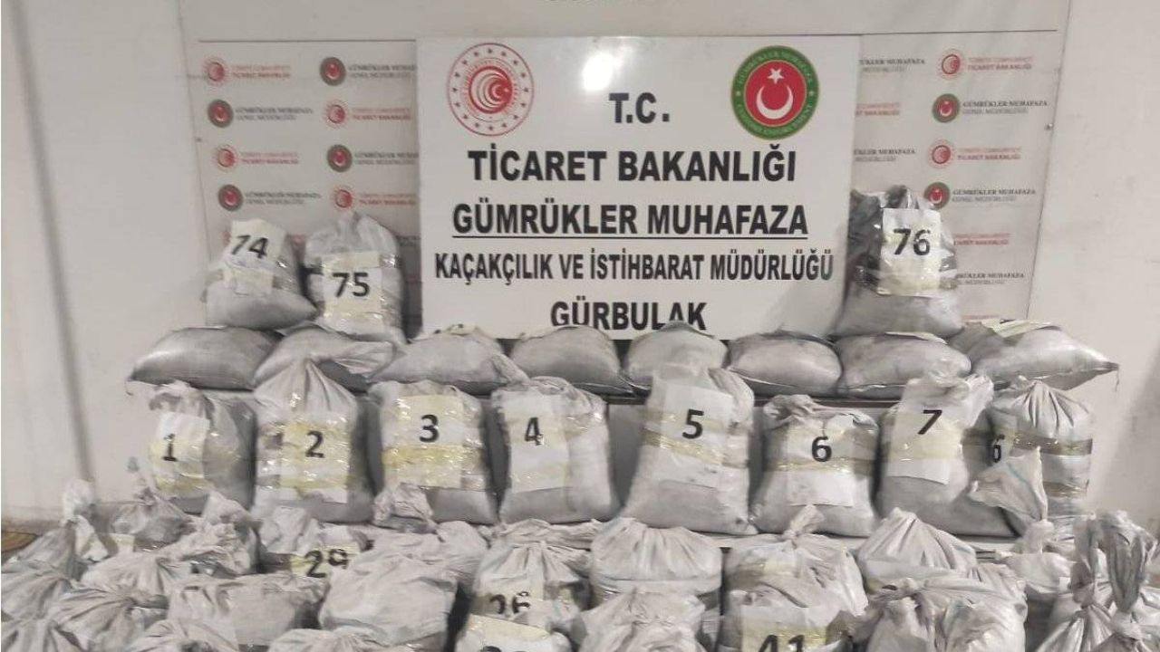 Kömüre Emdirilmiş Halde 1 Ton 870 Kilogram Metamfetamin Ele Geçirildi
